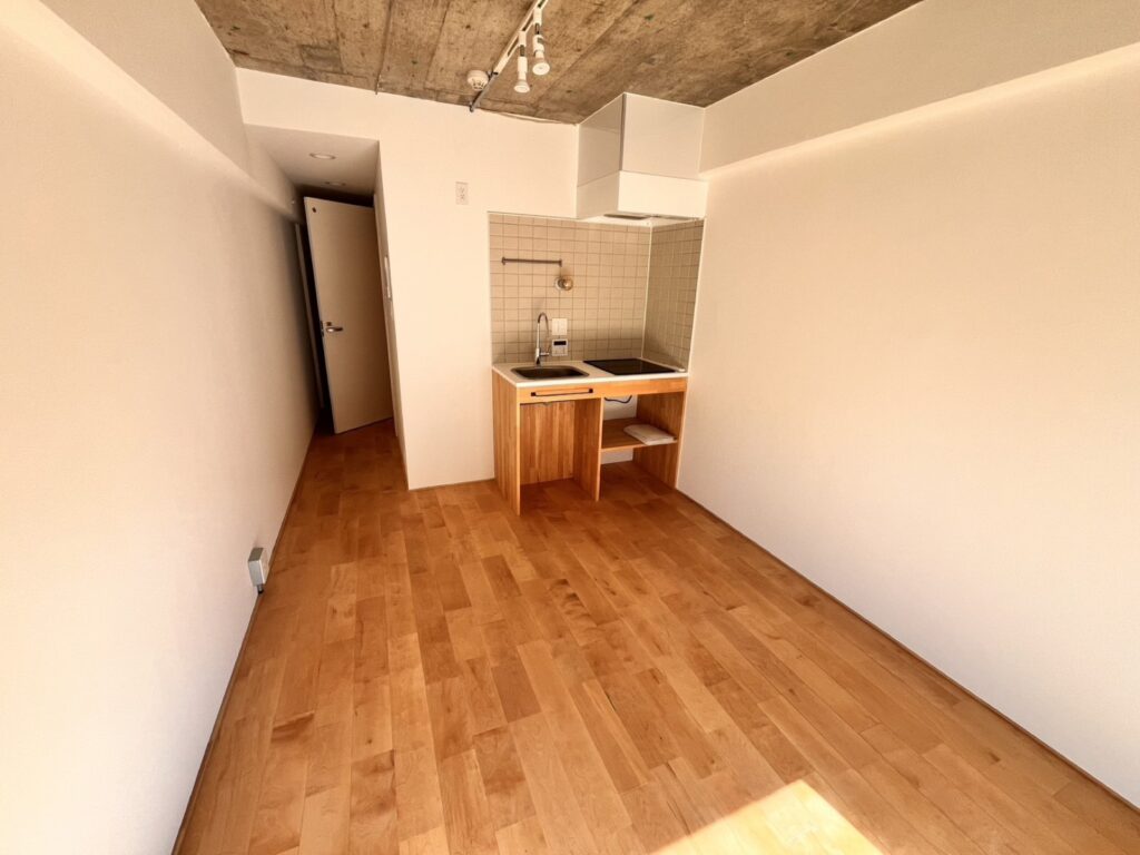 清掃後の居室（キッチン側）